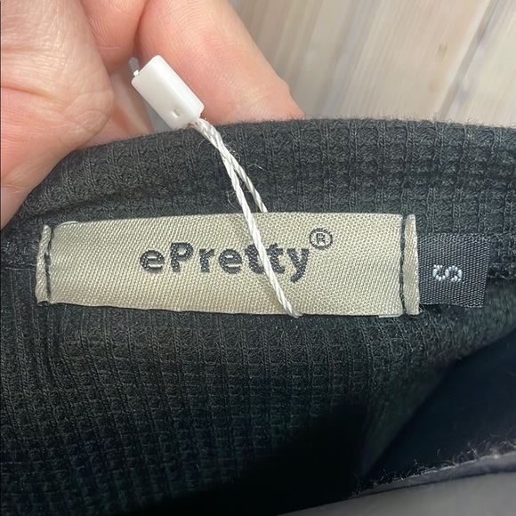 ePretty Black and Cream Lace Accent Long Sleeve Sweatshirt - Picture 2 of 6